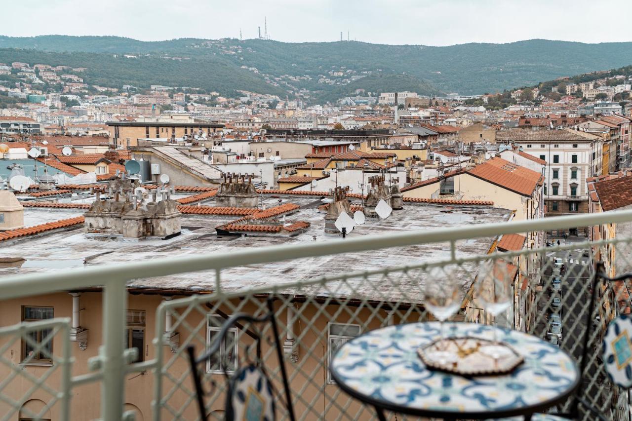 Apartament San Giusto Elegante Bilocale Con Balcone E Vista Triest Zewnętrze zdjęcie