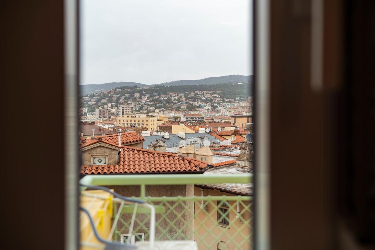 Apartament San Giusto Elegante Bilocale Con Balcone E Vista Triest Zewnętrze zdjęcie