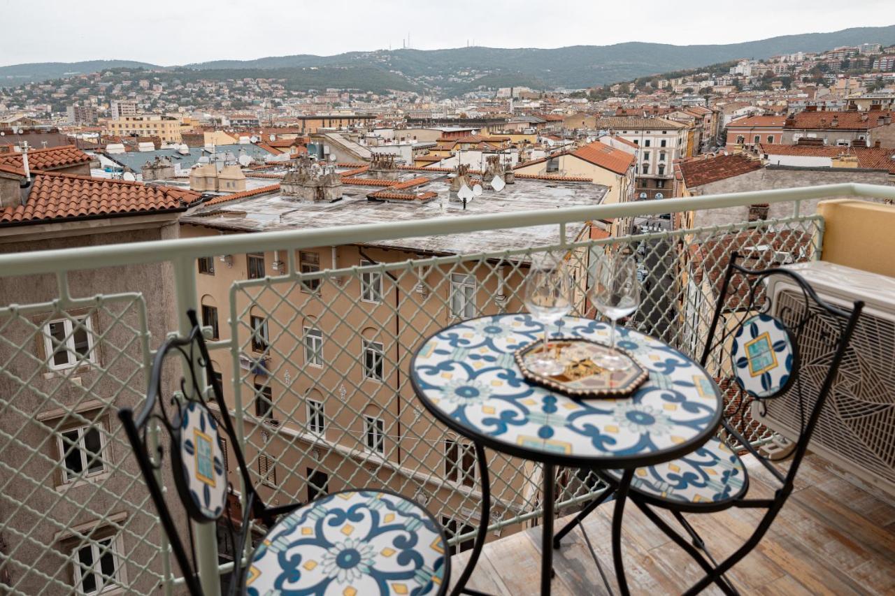 Apartament San Giusto Elegante Bilocale Con Balcone E Vista Triest Zewnętrze zdjęcie